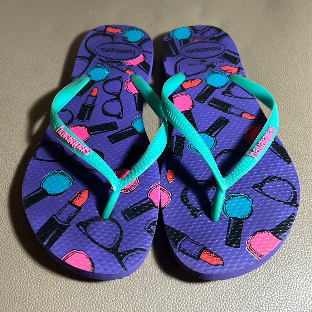 SOLD: Havanianas flip flops, Sz 7/8